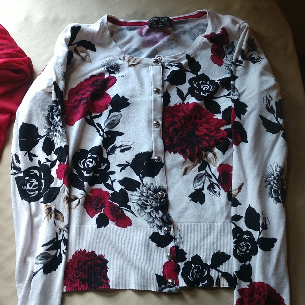 White rose pattern cardigan